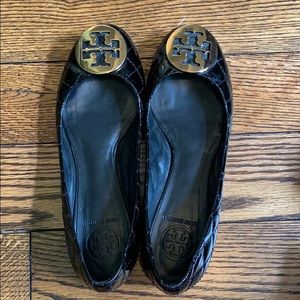 ADORABLE Tory Burch black quilted flats